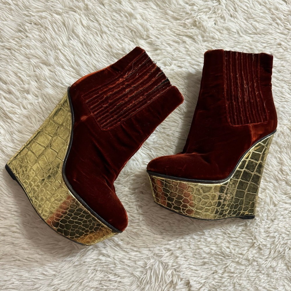 Giambattista Valli Italy Sz 36 Platform Wedge Velvet Red Gold Boots Shoes